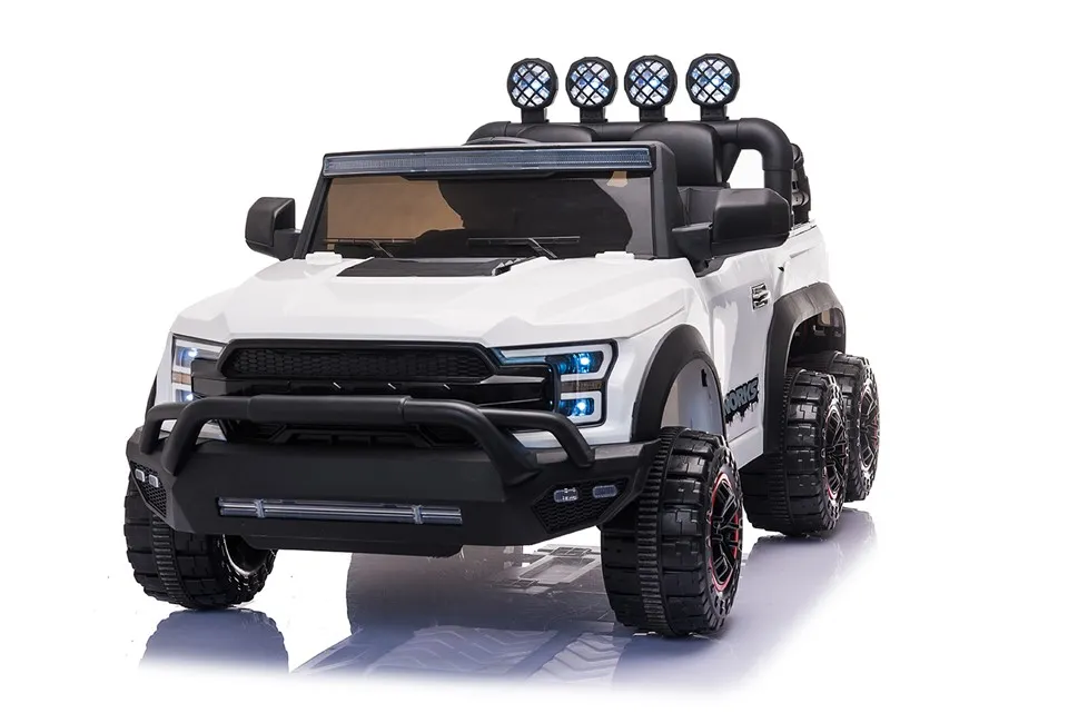 শিশুরা 2 সিটার 6 চাকার বড় গাড়িতে চড়ে